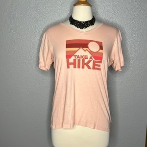 Medium women’s Columbia Mount Rose relaxed tee